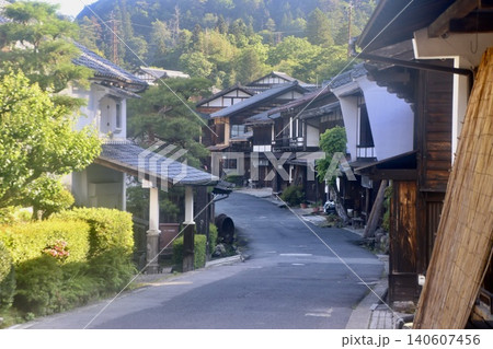 妻籠宿・つまごじゅく・早朝（長野県・南木曽町） 140607456