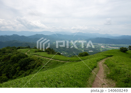 日本の岡山県真庭市の下蒜山の美しい風景 140608249