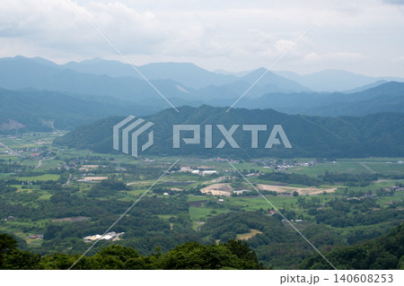 日本の岡山県真庭市の下蒜山の美しい風景 140608253