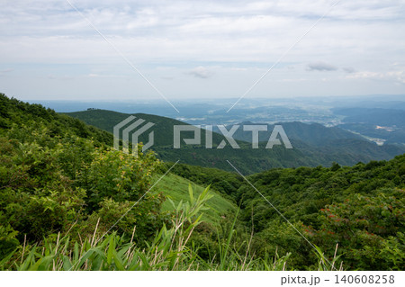日本の岡山県真庭市の下蒜山の美しい風景 日本の岡山県真庭市の下蒜山の美しい風景 140608258