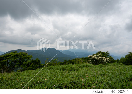 日本の岡山県真庭市の下蒜山の美しい風景 140608264