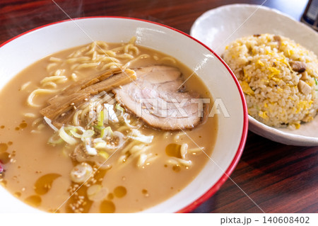 日本の千葉県のとても美味しいご当地ラーメン 140608402