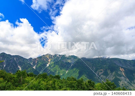 白馬五竜高山植物園から見えた夏空と山脈 140608433