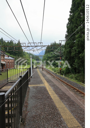 まるやま駅のホームと旧丸山変電所 140610512