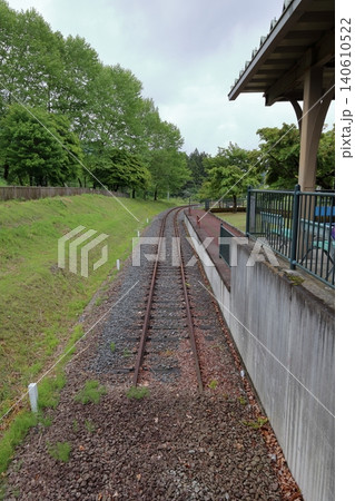 とうげのゆ駅のプラットホームと線路 140610522