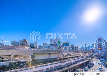 日本の東京都市景観アメ横やレトロな上野駅の駅舎やホーム、ヨドバシカメラ、秋葉原駅前などを望む＝26日 140610560
