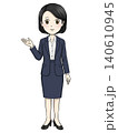 案内する女性会社員　全身イラスト 140610945