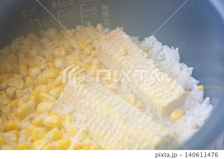 炊き立てとうもろこしご飯 炊き立てとうもろこしご飯 140611476