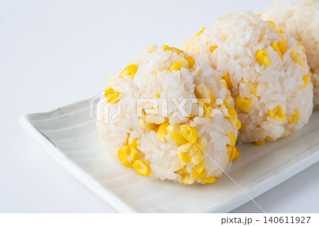出来立てとうもろこしご飯おにぎり 出来立てとうもろこしご飯おにぎり 140611927