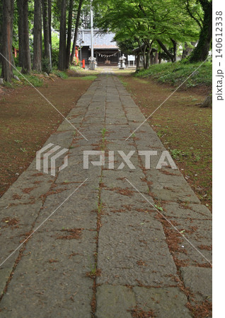 岩槻散歩：篠岡八幡大神社　参道　拝殿 140612338