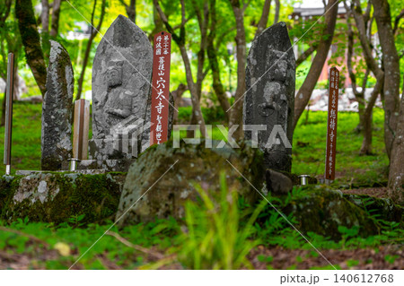 丹波のもみじ寺 長安寺の苔むした石仏と初夏の風景※作品コメント欄に撮影位置 丹波のもみじ寺 長安寺の苔むした石仏と初夏の風景※作品コメント欄に撮影位置 140612768
