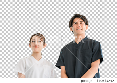 スクラブ姿の医療従事者,医療スタッフ,医師の男性と白衣姿の看護師の女性 140613242