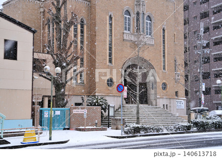 珍しく雪化粧となった「神戸教会」の様子 珍しく雪化粧となった「神戸教会」の様子 140613718