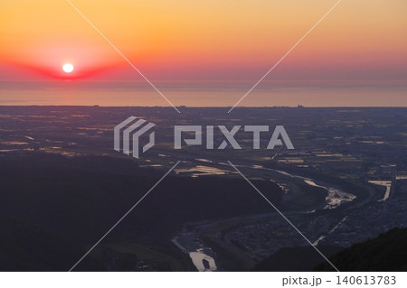 犀鶴林道(奥獅子吼山)から望む手取川扇状地の夕景 犀鶴林道(奥獅子吼山)から望む手取川扇状地の夕景 140613783