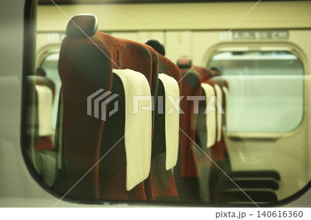 誰もいない電車の席 140616360