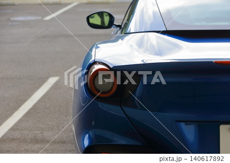 青いイタリア製のスポーツカー 青いイタリア製のスポーツカー 140617892