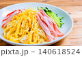冷やし中華の具材を盛り付けた夏の定番料理 140618524