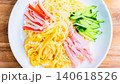 冷やし中華の具材を盛り付けた夏の定番料理 140618526
