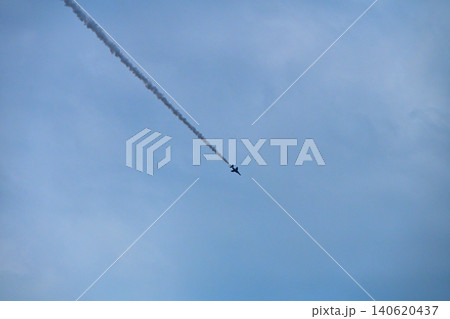 大迫力の航空ショー！ブルーインパルス 140620437