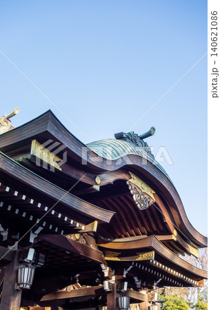 明るい日差しの下の東京都大田区の六郷神社の歴史的な建物 明るい日差しの下の東京都大田区の六郷神社の歴史的な建物 140621086