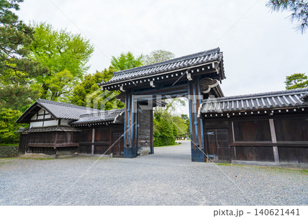 京都市　京都御苑の南側の堺町御門 140621441
