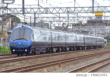 東海道本線 大船-戸塚 伊豆急行 2100系 R-5編成 ロイヤルエクスプレス 東海道本線 大船-戸塚 伊豆急行 2100系 R-5編成 ロイヤルエクスプレス 140621453