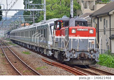 横須賀線 北鎌倉-大船 JR貨物 DE10-1666+小田急 5000形 5053編成 甲種 横須賀線 北鎌倉-大船 JR貨物 DE10-1666+小田急 5000形 5053編成 甲種 140621468