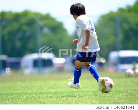 サッカーチームの練習 140621541