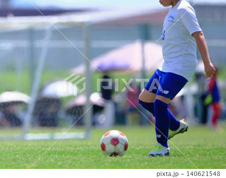 サッカーチームの練習 140621548