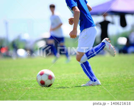 サッカーチームの練習 140621618