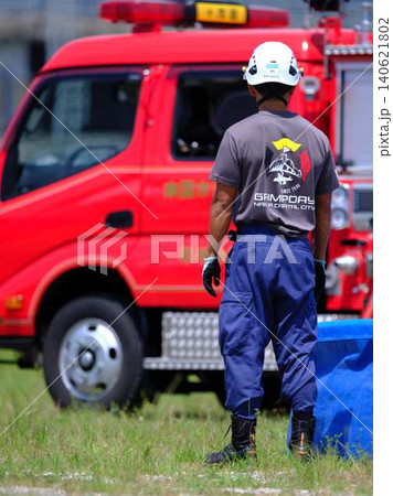 消防訓練をする消防士 出初式 火事 消防訓練をする消防士 出初式 火事 140621802