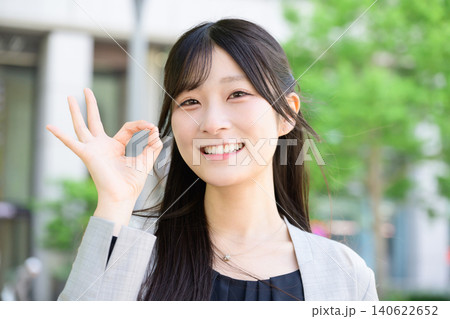 OKサインをする日本人女性 OKサインをする日本人女性 140622652