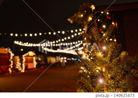 クリスマスイブの夜のお祭り クリスマスイブの夜のお祭り 140625873