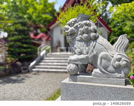 上手稲神社の狛犬と社殿　札幌市西区 140626089