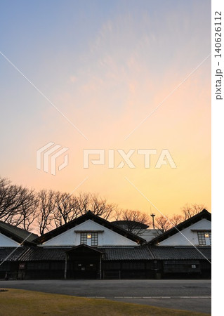 夕暮れの山居倉庫(山形県酒田市) 夕暮れの山居倉庫(山形県酒田市) 140626112