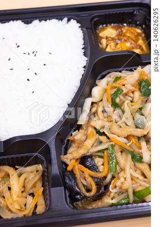 美味しい肉野菜炒めの中華弁当 美味しい肉野菜炒めの中華弁当 140626295