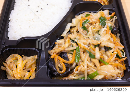 美味しい肉野菜炒めの中華弁当 140626299