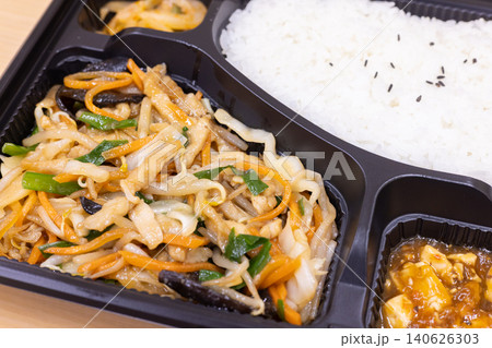 美味しい肉野菜炒めの中華弁当 美味しい肉野菜炒めの中華弁当 140626303