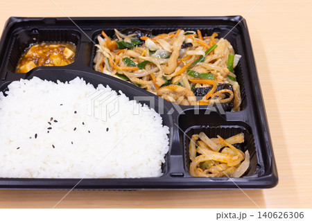 美味しい肉野菜炒めの中華弁当 140626306