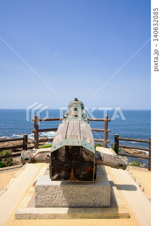 〈島根県〉手引ヶ浦台場公園 大砲のレプリカ 〈島根県〉手引ヶ浦台場公園 大砲のレプリカ 140632085