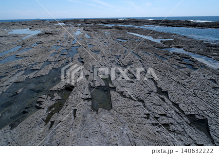おもしろい形が見られる志原海岸の磯 おもしろい形が見られる志原海岸の磯 140632222