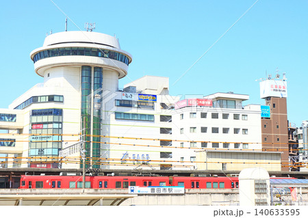 愛知県豊田市、名鉄豊田市駅に停車する電車の風景 愛知県豊田市、名鉄豊田市駅に停車する電車の風景 140633595