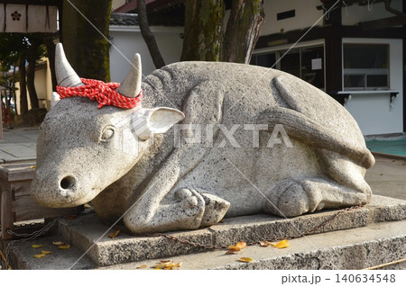 御影石でできた「神牛」(菅原神社/大阪府堺市堺区戎之町東2-1-38) 御影石でできた「神牛」(菅原神社/大阪府堺市堺区戎之町東2-1-38) 140634548