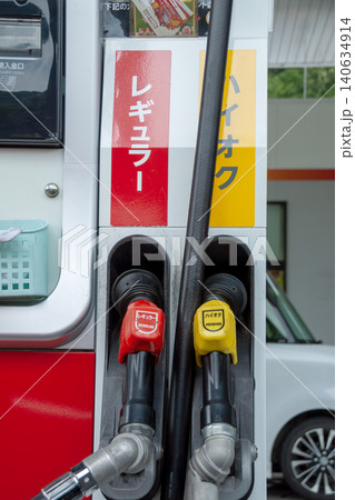 ガソリンスタンドの給油機イメージ ガソリンスタンドの給油機イメージ 140634914