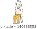 椅子に座って両手を上に伸ばすストレッチ 椅子に座って両手を上に伸ばすストレッチ 140636558