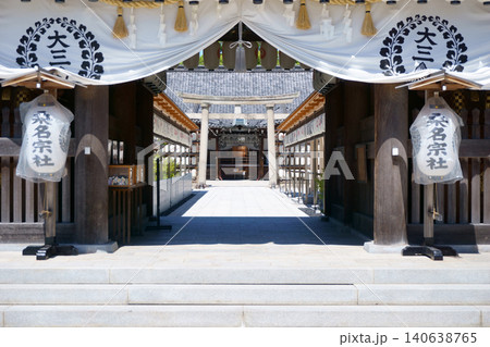 桑名宗社 楼門から見た拝殿 桑名宗社 楼門から見た拝殿 140638765