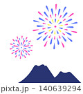 山と打ち上げ花火のシルエットイラスト 140639294