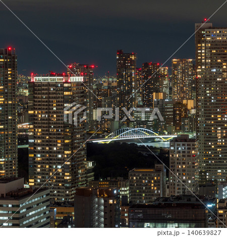 東京タワーから望む東京のスカイスクレイパーと都市風景 夜景 140639827