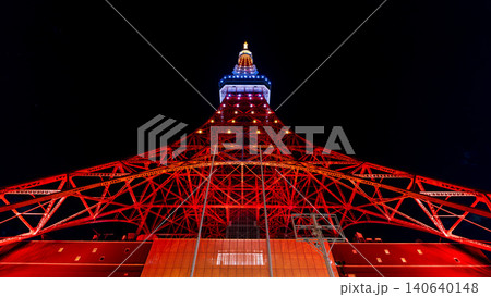 ライトアップされた東京タワーのクローズアップ ライトアップされた東京タワーのクローズアップ 140640148