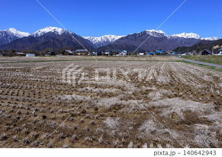 長野県大長野県大町市から見た雄大な白馬連山町市から見た雄大な白馬連山 140642943